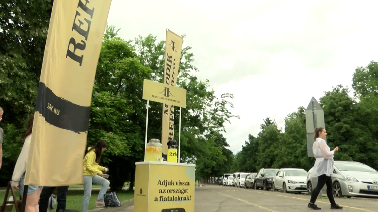 Vona Gábor: a magyar fiataloknak nem alternatíva kínai akkugyárakban dolgozni