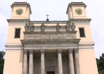 Hamarosan visszakapják a hívek a váci székesegyházat