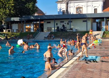 Buli a medencében – Így zajlott a Strandok éjszakája