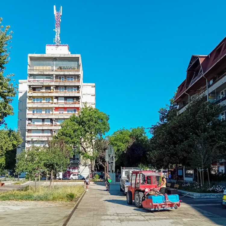 Nagytakarítás a Márvány téren
