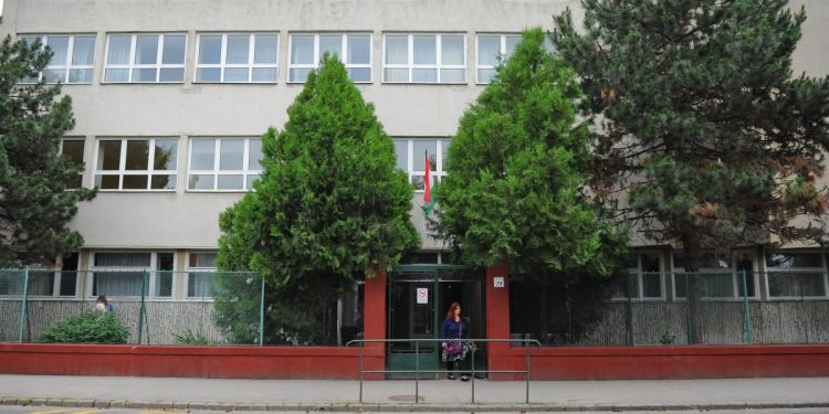 Átadták a Simon Antal Általános Iskola tankertjét