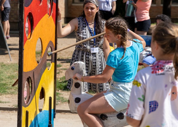 Mosolyogva zajlik a Mosolyhét tábor (fotógaléria)