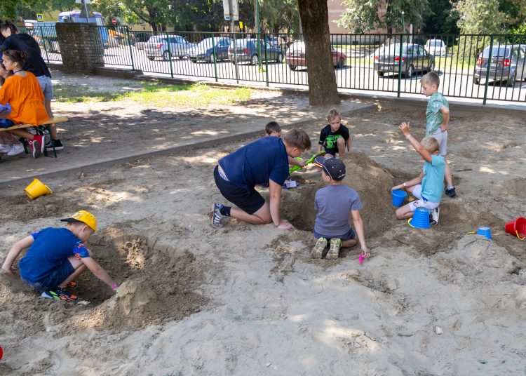 Mosolyogva zajlik a Mosolyhét tábor (fotógaléria)