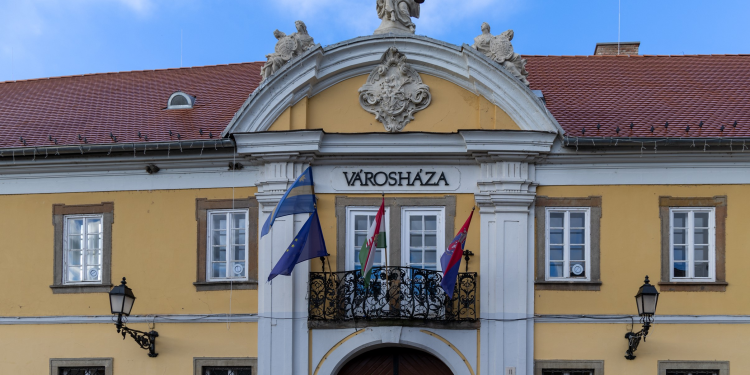 Az Emberi Kapcsolatok Bizottságának júliusi döntéseiről