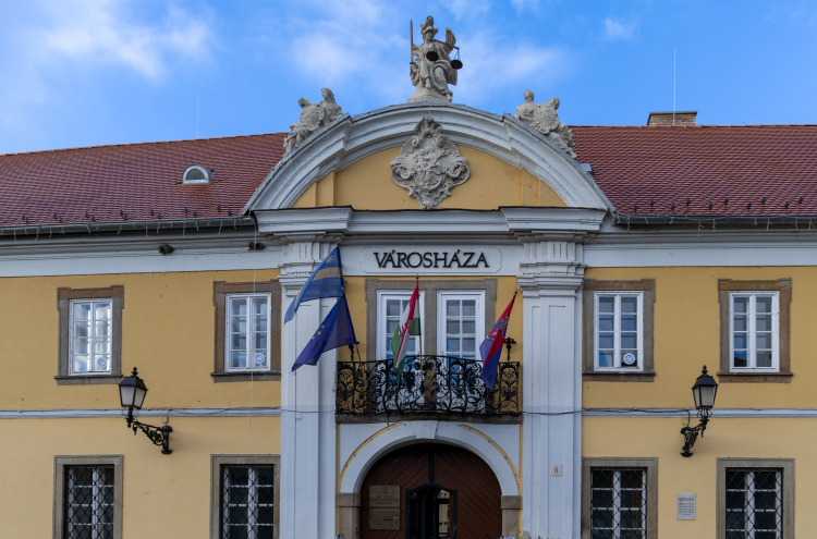 Az Emberi Kapcsolatok Bizottságának júliusi döntéseiről