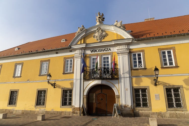 A Pénzügyi-Ügyrendi Bizottság júliusi üléséről