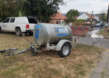 Csőtörés Deákváron a Béke téren