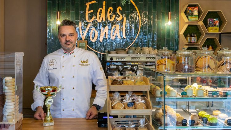 Váci cukrászé lett az ország tortája