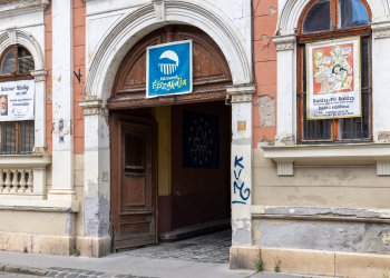 Tovább pusztul a váciak korábbi közösségi épülete