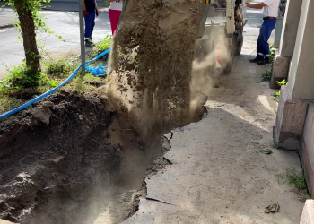 Csőtörés volt tegnap a Kossuth utca és a Görgey utca kereszteződésében.