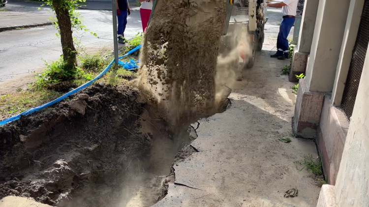 Csőtörés volt tegnap a Kossuth utca és a Görgey utca kereszteződésében.