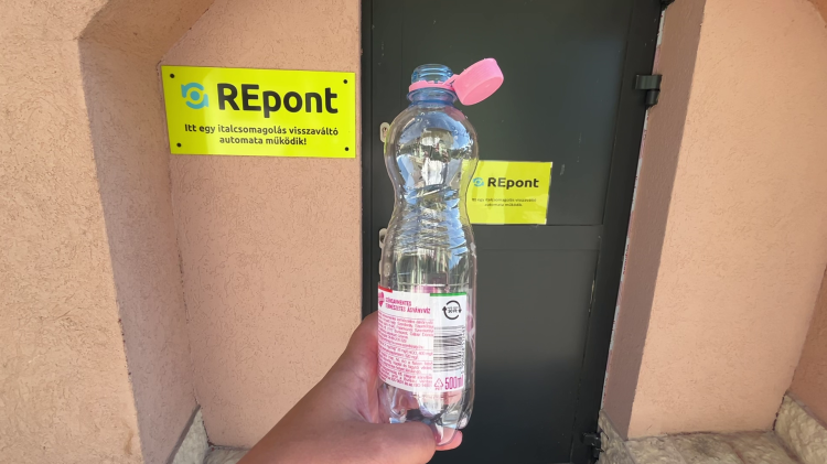 Jótékonykodni is lehet ha visszaváltjuk a palackokat