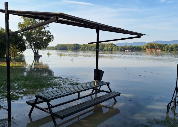 Galéria: csaknem 6 métert emelkedett a Duna egy hét alatt