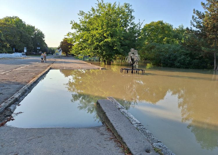 Így nézett ki az áradó Duna csütörtök reggel – galéria