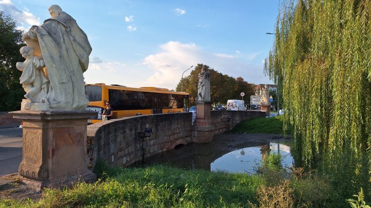 Sződliget előtt lezárták a 2-es főutat