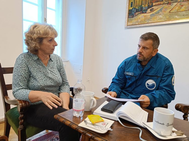 Matkovich Ilona: katonák és tűzoltók is segédkeznek a váci árvízi védekezésben