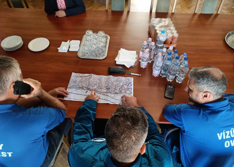 Galéria: képek a 101-es teremből, ahonnan az árvízi védekezést irányították