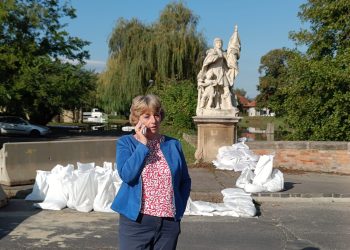 Matkovich Ilona: a közlekedők biztonsága érdekében zárták le a Kőszentes hidat