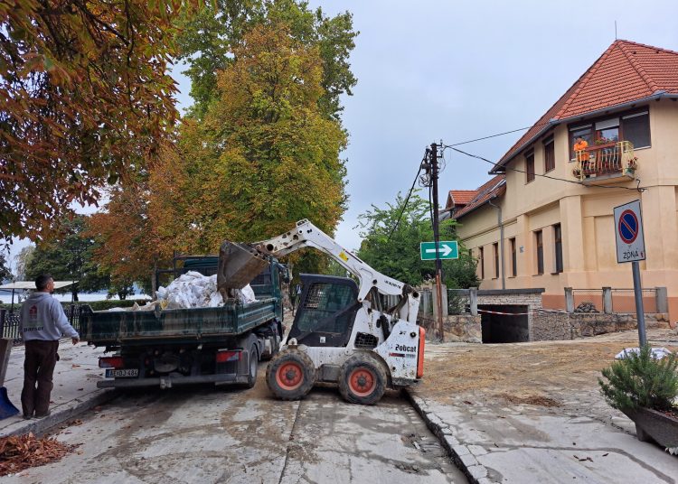 Takarítják Vácot az árvíz után, csütörtökön újra jönnek katonák – galériával