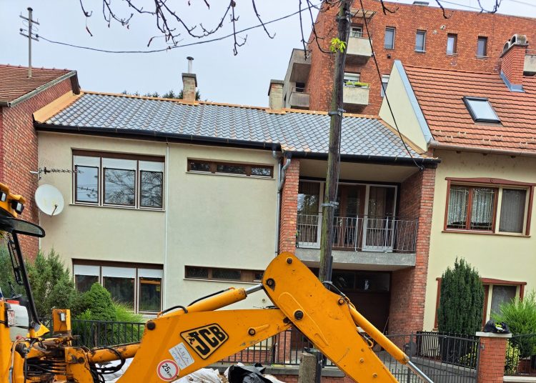 Takarítják Vácot az árvíz után, csütörtökön újra jönnek katonák – galériával