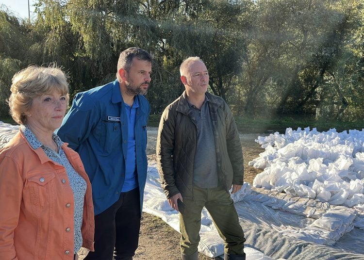 Galéria: ellenőrizték a gátat a tetőzés után