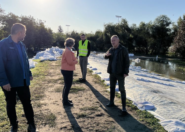 Galéria: ellenőrizték a gátat a tetőzés után