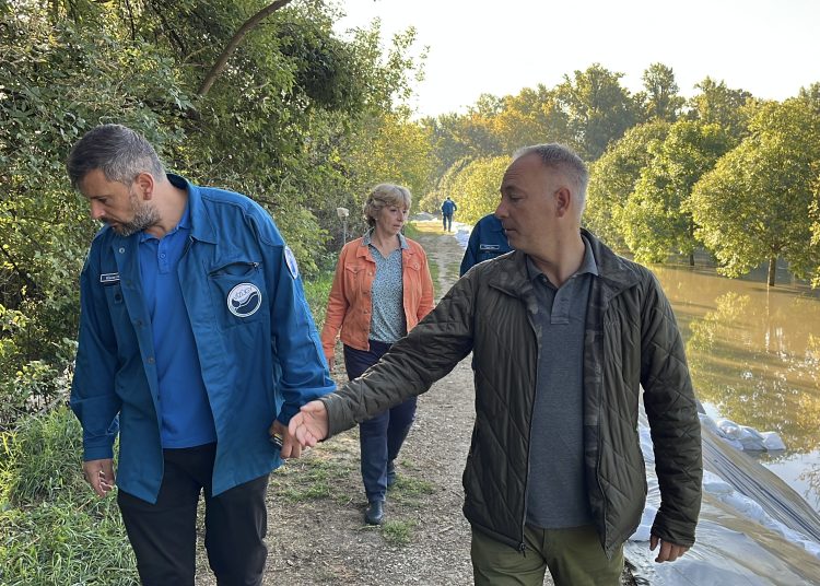 Galéria: ellenőrizték a gátat a tetőzés után