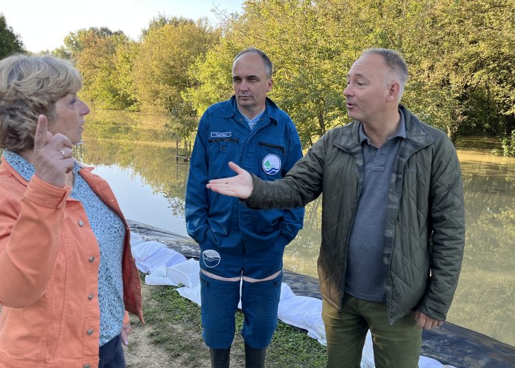 Galéria: ellenőrizték a gátat a tetőzés után