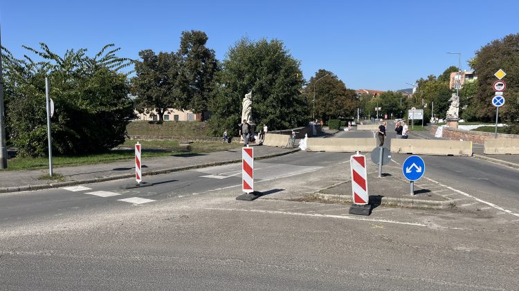 Videó: Kiss Zsolt elmondta, meddig marad lezárva a Kőszentes híd a járművek elől