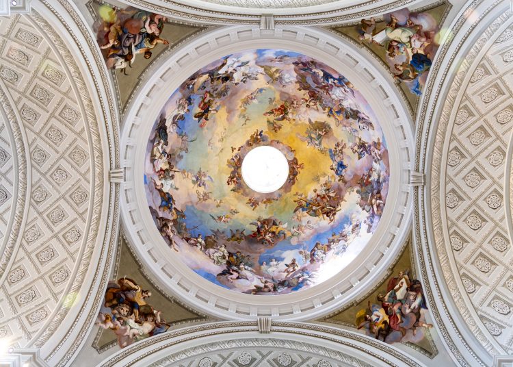 Itt vannak a legfrissebb képek a megújult váci Nagyboldogasszony-székesegyházról