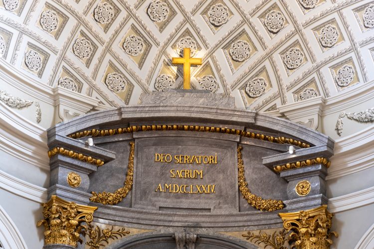 Itt vannak a legfrissebb képek a megújult váci Nagyboldogasszony-székesegyházról