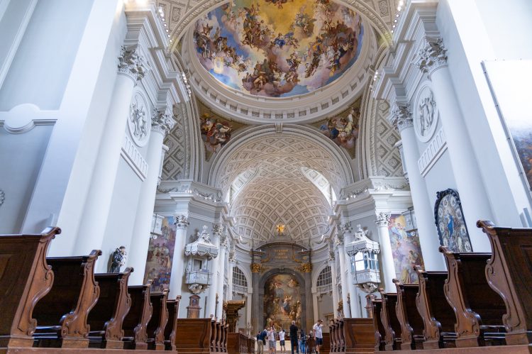 Itt vannak a legfrissebb képek a megújult váci Nagyboldogasszony-székesegyházról