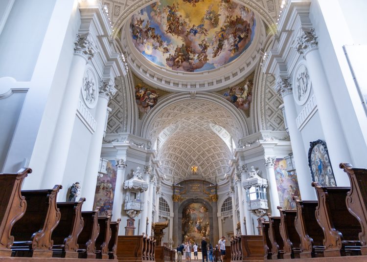 Itt vannak a legfrissebb képek a megújult váci Nagyboldogasszony-székesegyházról