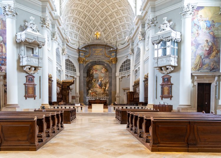 Itt vannak a legfrissebb képek a megújult váci Nagyboldogasszony-székesegyházról