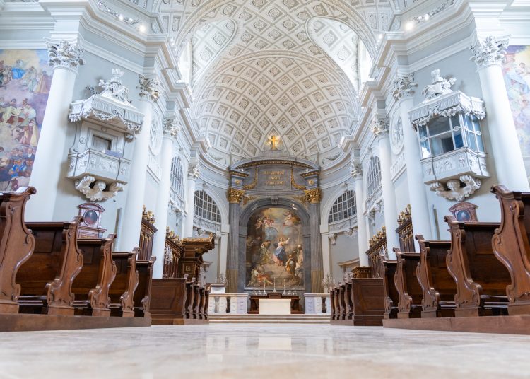 Itt vannak a legfrissebb képek a megújult váci Nagyboldogasszony-székesegyházról