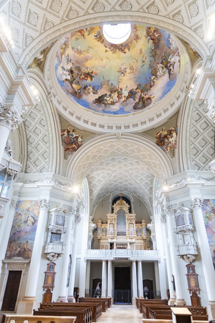 Itt vannak a legfrissebb képek a megújult váci Nagyboldogasszony-székesegyházról