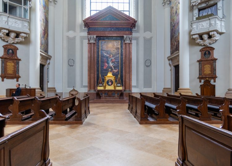 Itt vannak a legfrissebb képek a megújult váci Nagyboldogasszony-székesegyházról