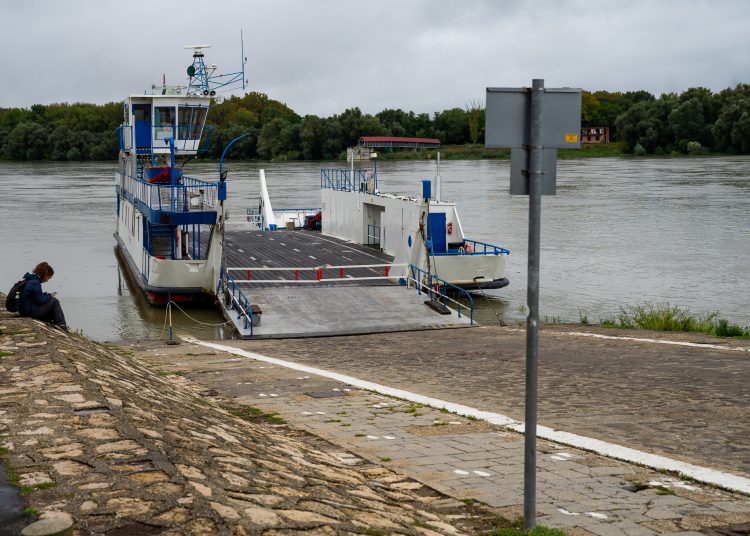 Képgaléria: elindult az ár, másfél métert emelkedett a Duna péntek óta