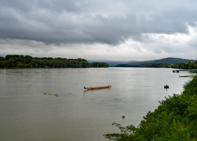 Képgaléria: elindult az ár, másfél métert emelkedett a Duna péntek óta