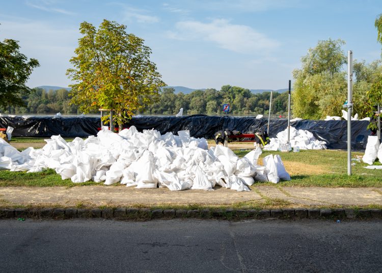 Galéria: így zsákoltak a katonák Vácon