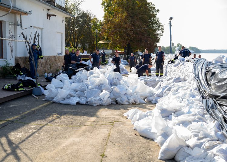 Galéria: így zsákoltak a katonák Vácon
