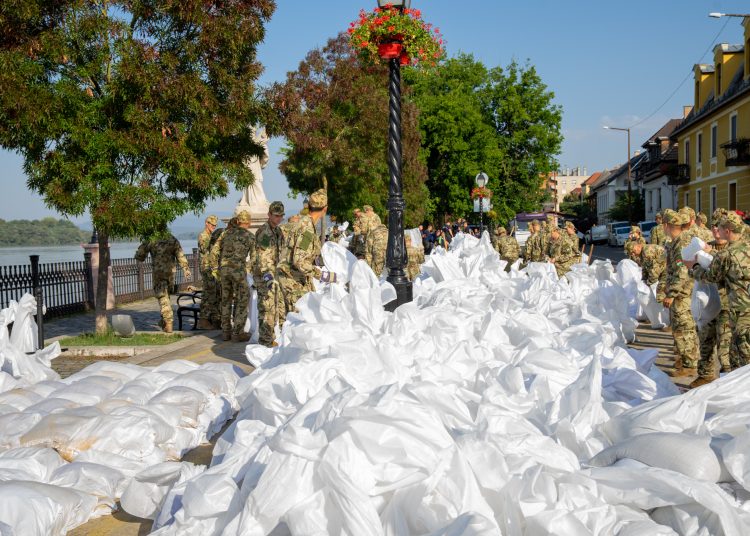 Galéria: így zsákoltak a katonák Vácon