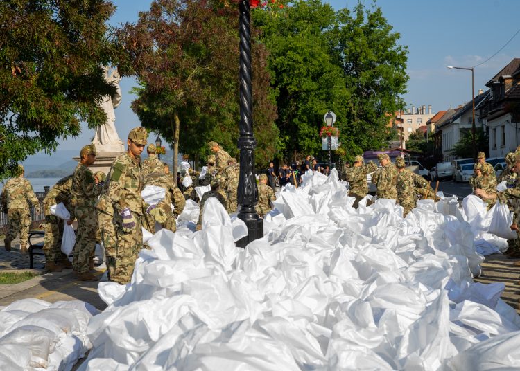Galéria: így zsákoltak a katonák Vácon