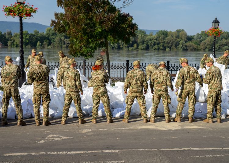 Galéria: így zsákoltak a katonák Vácon