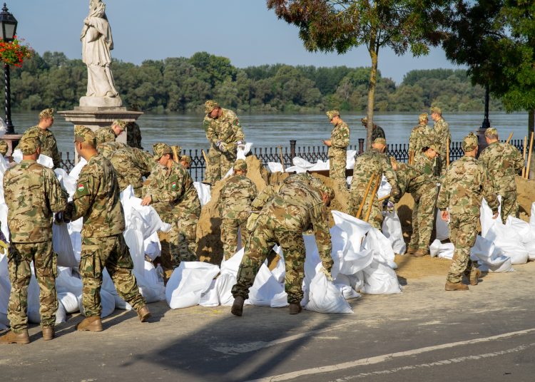 Galéria: így zsákoltak a katonák Vácon