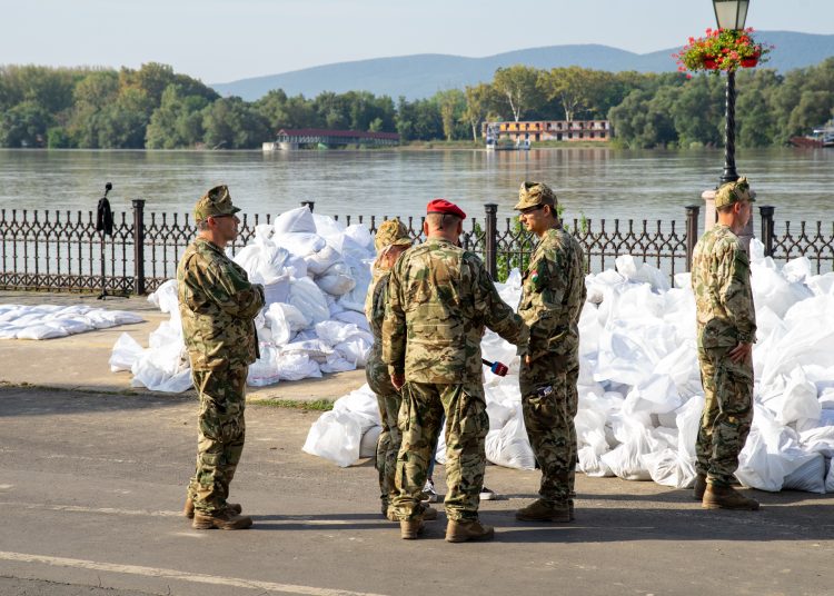 Galéria: így zsákoltak a katonák Vácon