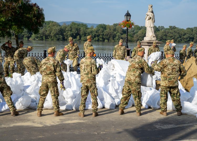 Galéria: így zsákoltak a katonák Vácon