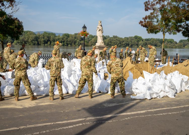 Galéria: így zsákoltak a katonák Vácon