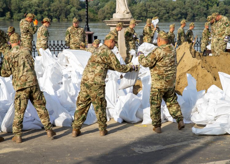 Galéria: így zsákoltak a katonák Vácon