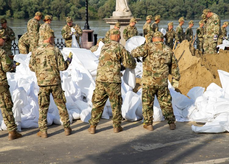 Galéria: így zsákoltak a katonák Vácon